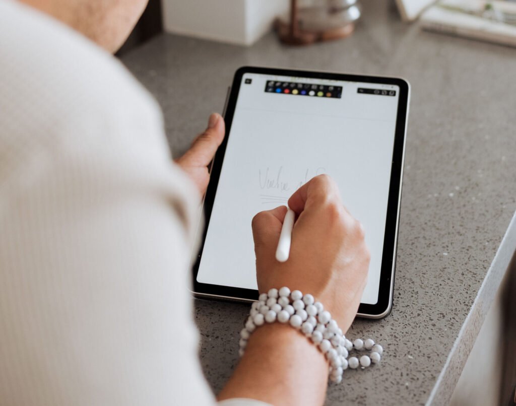 Acompañamiento emocional y consciente Coaching para relaciones conscientes
Procesos de reconexión personal y espiritual
Sanación del vínculo interior femenino o masculino
Círculos de palabra y acompañamiento grupal
Exploración del placer y la sensualidad consciente
Caminos de calma mental y gestión emocional
Procesos de cierre emocional y transición amorosa
Coaching de bienestar integral y equilibrio interior
Espacios de reconexión a través del arte y la palabraAcompañamiento emocional y consciente Coaching para relaciones conscientes
Procesos de reconexión personal y espiritual
Sanación del vínculo interior femenino o masculino
Círculos de palabra y acompañamiento grupal
Exploración del placer y la sensualidad consciente
Caminos de calma mental y gestión emocional
Procesos de cierre emocional y transición amorosa
Coaching de bienestar integral y equilibrio interior
Espacios de reconexión a través del arte y la palabra